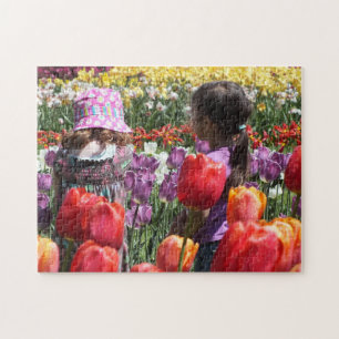 Kinder im farbenfrohen Tulip Garten Puzzle
