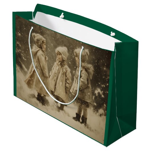 Kinder im Winter Große Geschenktüte (Rückseite Schrägansicht)