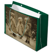 Kinder im Winter Große Geschenktüte (Vorderseite Schrägansicht)