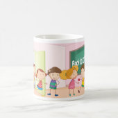 Kinder in der Tasse der Schule (Mittel)