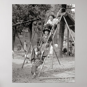Kinder in Kostümen, 1922. Vintage-Foto Poster