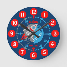 Kinder Jungen lernen, die Zeit blau zu erzählen, d Große Wanduhr