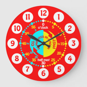 Kinder lernen, die Zeit mit hellroter Wanduhr zu e
