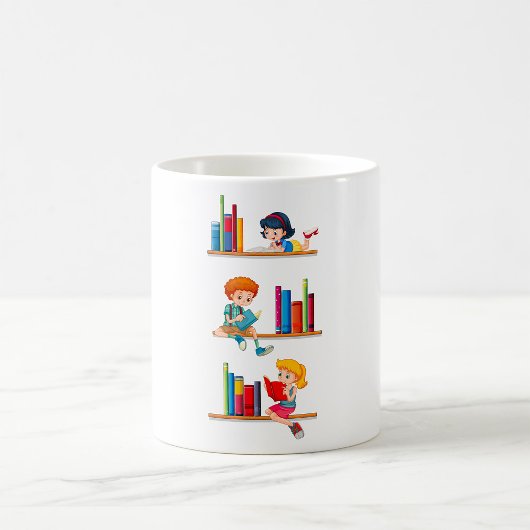 Kinder lesen Bücher auf einem Regal Kaffeetasse