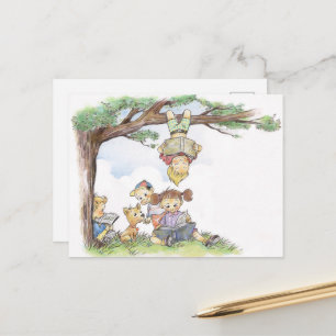 Kinder lesen unter einem Baum Postkarte