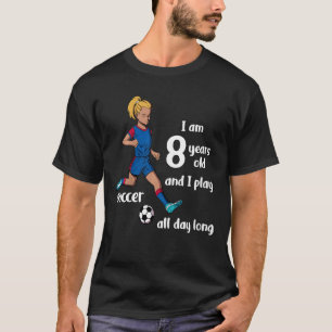 Kinder Mädchen tritt den Ball, ich bin 8 Jahre alt T-Shirt
