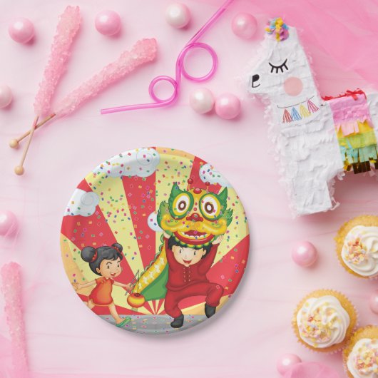 Kinder mit lustigen Tellern Pappteller (Party)