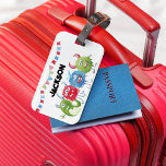 Kinder-Monster-Foto Gepäckanhänger<br><div class="desc">Dieses Monster-Gepäckanhänger ist perfekt für Kinder,  die im Urlaub sind. Das Tag zeigt,  4 Monster in den Tönen grün,  blau und rot,  bunting und ihren Namen. Die Stile,  Größen und Farben des Schriftartes können nach der Personalisierung geändert werden,  indem Sie auf den Link "Weiter anpassen" klicken.</div>
