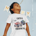 Kinder Monster Trucks Birthday T-Shirt<br><div class="desc">Erleben Sie den Spaß mit unseren Kids Monster Car Trucks personalisiert Geburtstag T-Shirt! Der Name und das Alter Ihres Kindes werden stolz neben bezaubernden und lebendigen Monsterautos, Flaggen und Goldbechern angezeigt. Das ist das ultimative Geburtstagshirt für jeden jungen Autoliebhaber. Also machen Sie sich bereit, die Straße zu schlagen und feiern...</div>