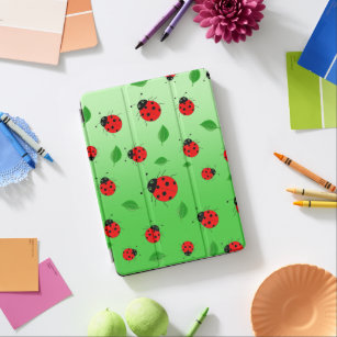 Kinder Niedlicher roter Ladybug und grün verlassen iPad Air Hülle