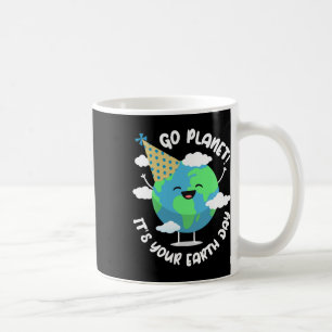 Kinder Niedlicher Tag auf der Erde gehen ihren Erd Kaffeetasse
