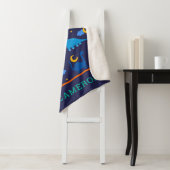 Kinder Personalisierte Dinosaurier bei Nachtblauer Sherpadecke (Beispiel)