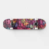 Kinder Rainbow Skulls Skateboard von Claire Firley (Horizontal)