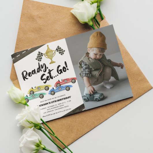 Kinder rennen Auto jeden Alters Geburtstags Foto Einladung