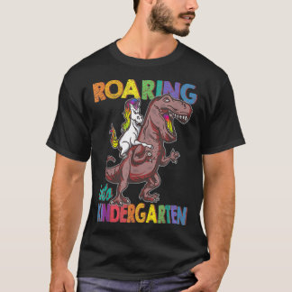 Kinder Roaming in Kindergartenmädchen Zurück zu T-Shirt