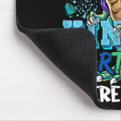 Kinder schauen sich den Kindergarten an, hier komm Mousepad (Ecke)