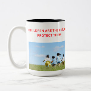 KINDER SIND DIE ZUKUNFT SCHÜTZEN SIE SIE ZWEIFARBIGE TASSE