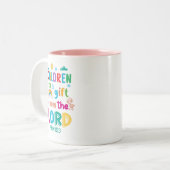"Kinder sind ein Geschenk" - Made-to-Order Pink Zweifarbige Tasse (Vorderseite Links)