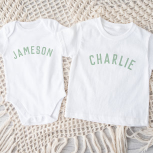 Kinder T-Shirt mit individuellem Namen Salbei Baby Strampler