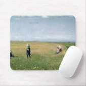 Kinder und junge Mädchen, die Blumen auswählen Mousepad (Mit Mouse)