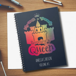 Kinder werden eine Königin-Regenbogenfarbe Notizblock