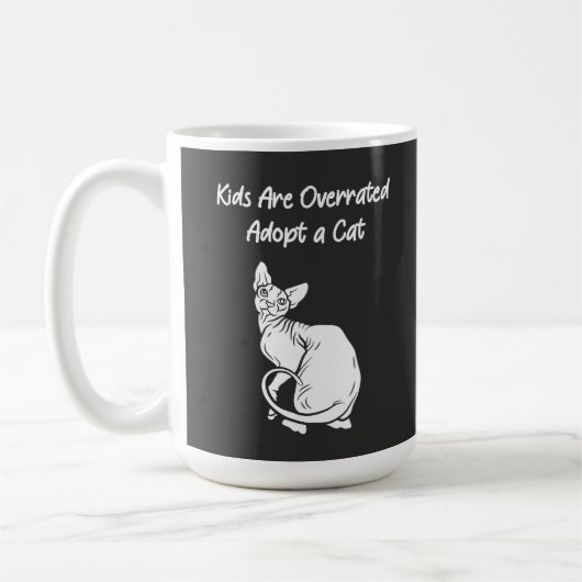 Kinder werden überbewertet, eine Katze mit Sphynx- Kaffeetasse (Links)