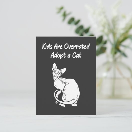 Kinder werden überbewertet, eine Katze mit Sphynx- Postkarte (Stehend Vorderseite)