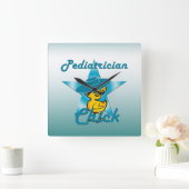 Kinderarzt Chick #7 Quadratische Wanduhr (Zuhause)