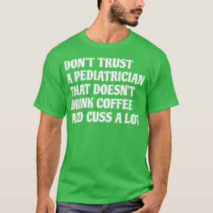 Kinderarzt, der Kaffee trinkt, viel 1 T-Shirt