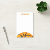 Kinderbasketball trägt personalisiertes orange post-it klebezettel (Büro)