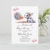 Kinderdrache mit Regenbogen-Blume in Aquarellfarbe Einladung (Stehend Vorderseite)