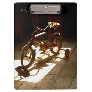 Kinderfahrrad an der ehemaligen Getreidemühle Klemmbrett
