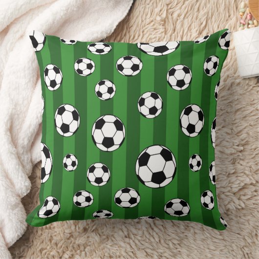 Kinderfußball-Muster auf grünen Streifen Kissen (Decke)