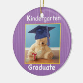 Kindergarten Abschluss Teddy Bear auf Lila Keramikornament (Links)