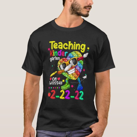 Kindergarten am 2./22./22. Februar T-Shirt (Vorderseite)