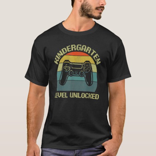 Kindergarten-Ebene entsperrte Kleidung zurück zur T-Shirt (Vorderseite)