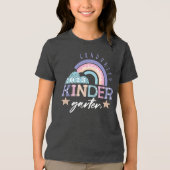 Kindergarten-Klasse 2022 mit Fun Rainbow Graduated Tri-Blend Shirt (Vorderseite)