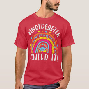 Kindergarten nagelte es farbenfroher Regenbogen Le T-Shirt