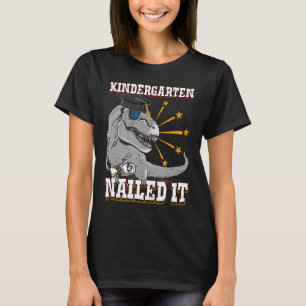 Kindergarten nagelte It Rex Dinosaur Graduierte Di T-Shirt