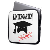 Kindergarten Nails Laptopschutzhülle (Vorderseite Links)
