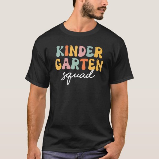 Kindergarten Squad Retro Groovy Happy First Day Of T-Shirt (Vorderseite)