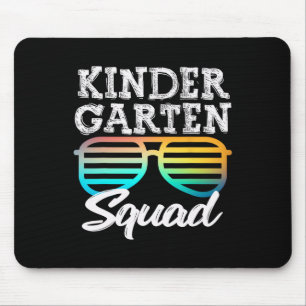 Kindergarten Squad vergnügt Kinder wieder in die S Mousepad