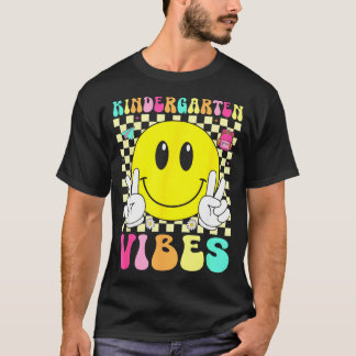 Kindergarten Stimmung Retro-Lächeln Gesicht zurück T-Shirt