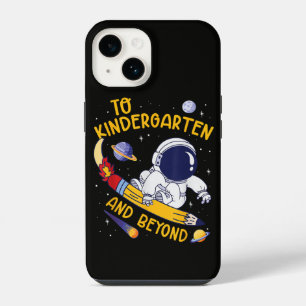 Kindergarten und darüber hinaus Astronaut zurück z iPhone 14 Hülle