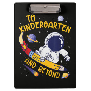 Kindergarten und darüber hinaus Astronaut Zurück z Klemmbrett