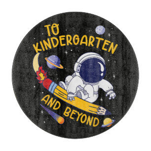 Kindergarten und darüber hinaus Astronaut Zurück z Schneidebrett