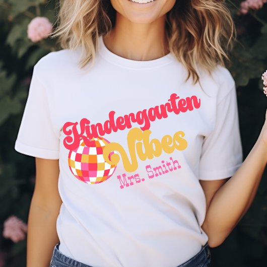 Kindergarten Vibes Individuelle Name Tshirt