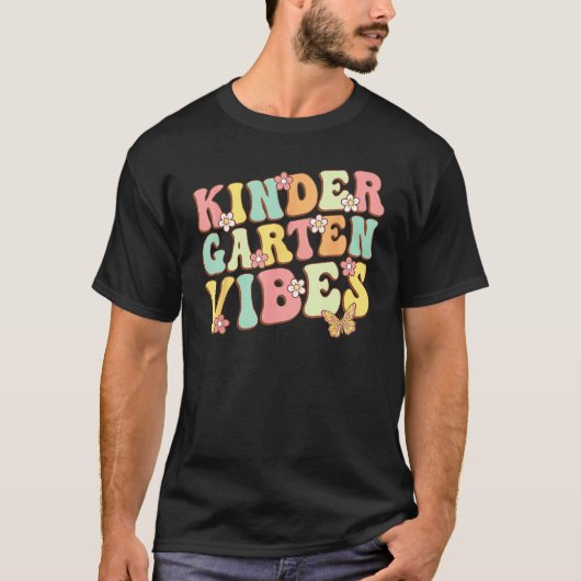 Kindergarten Vibes - Kinder Crew Retro First Day o T-Shirt (Vorderseite)