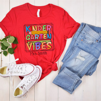 Kindergarten Vibes Personalisiert Teacher T-Shirt