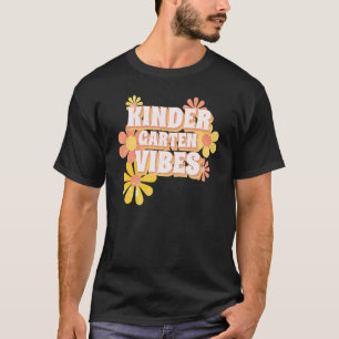 Kindergarten Vibes Retro Groovy Blume 60er 70er Te T-Shirt